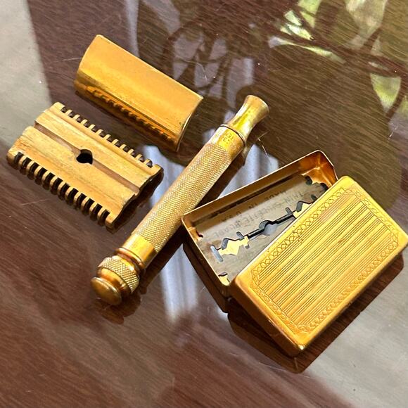 Vintage Gillette Gold Safety Razor Set w/ Blade Case & Blades - Picture 4 of 15